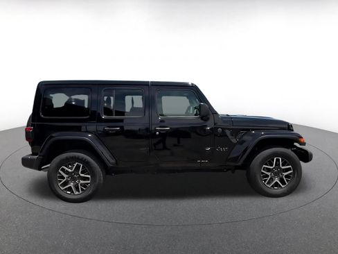 Used 2025 Jeep Wrangler Unlimited Sahara AWD/4WD image 15
