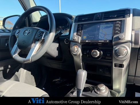 Used 2022 Toyota 4Runner SR5 Premium image 31
