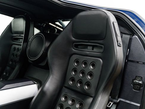 Used 2006 Ford GT RWD image 8