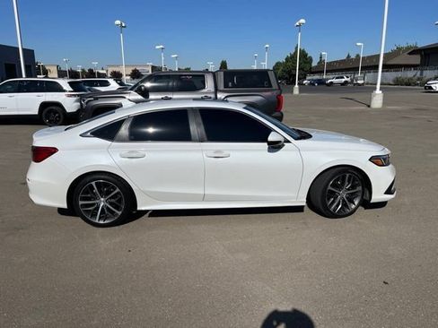 Used 2022 Honda Civic Touring image 3