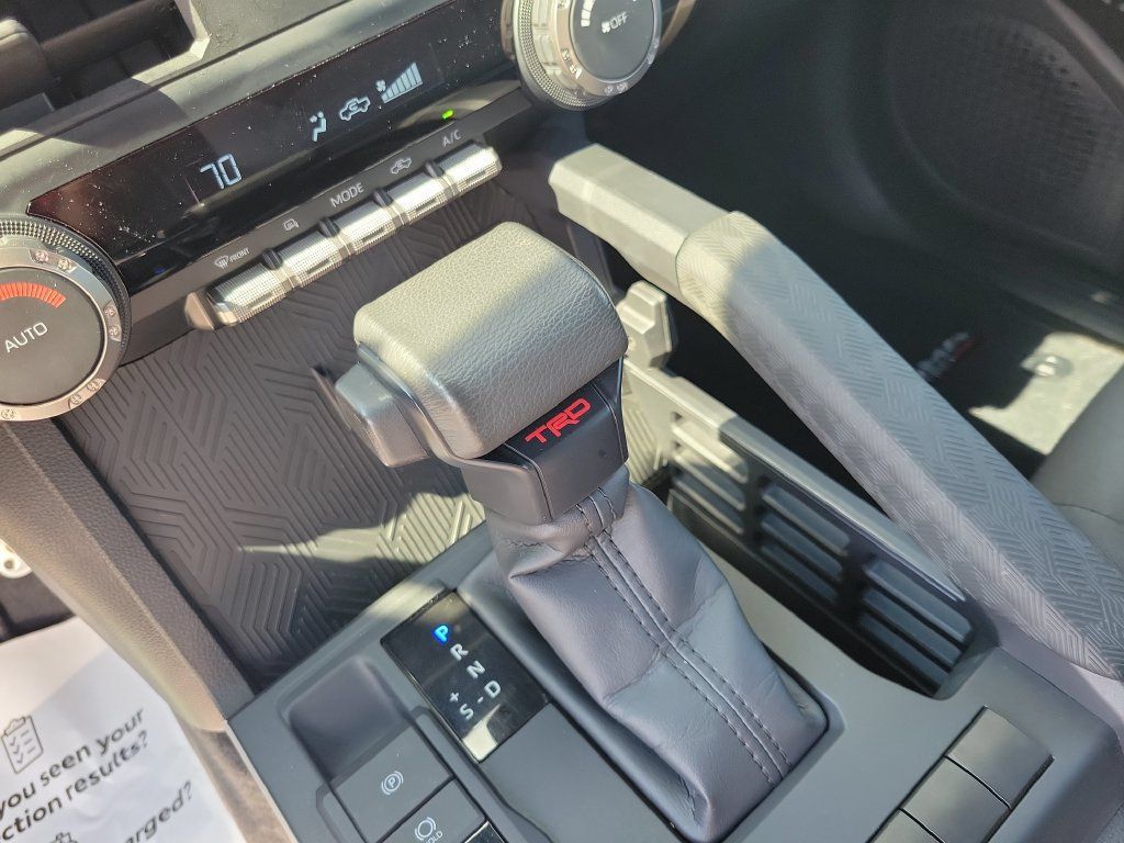 Used 2024 Toyota Tacoma TRD Sport AWD/4WD image 32