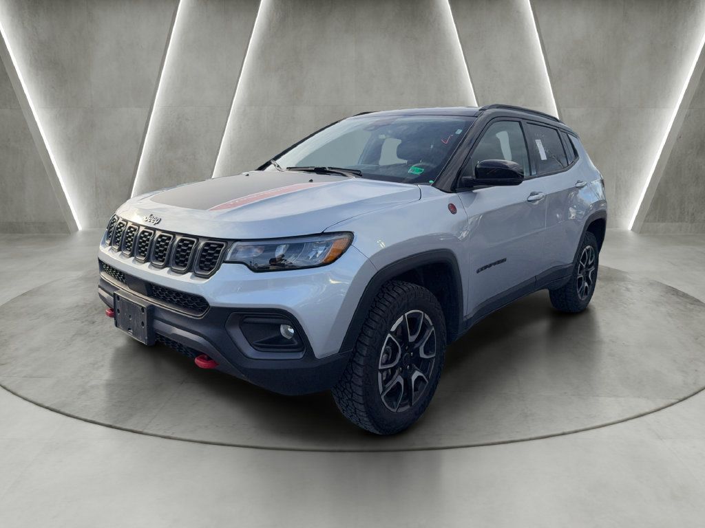 Used 2026 Jeep Compass Trailhawk AWD/4WD image 3