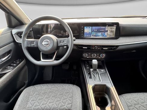 Used 2025 Nissan Kicks SV AWD/4WD image 23
