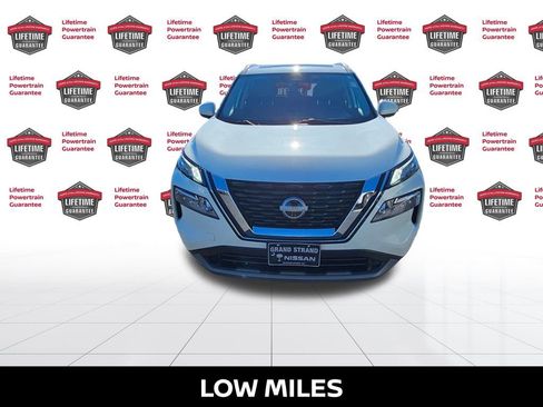 Used 2023 Nissan Rogue SV w/ SV Premium B Package image 5