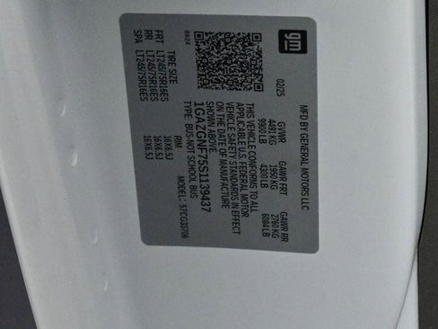 Used 2025 Chevrolet Express 3500 LS image 31