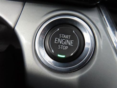 Used 2025 Chevrolet Trax LT w/ LT Convenience Package FWD image 19