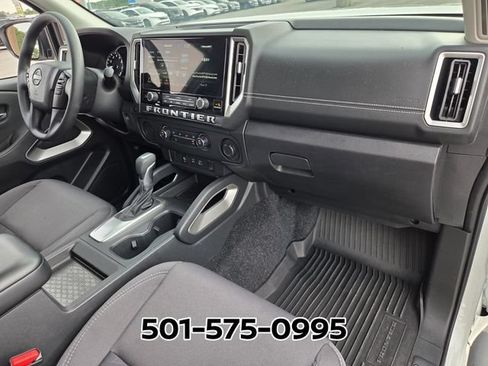 Used 2025 Nissan Frontier SV RWD image 14