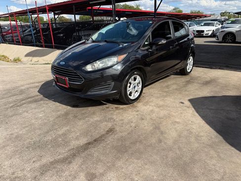 Used 2015 Ford Fiesta SE image 4