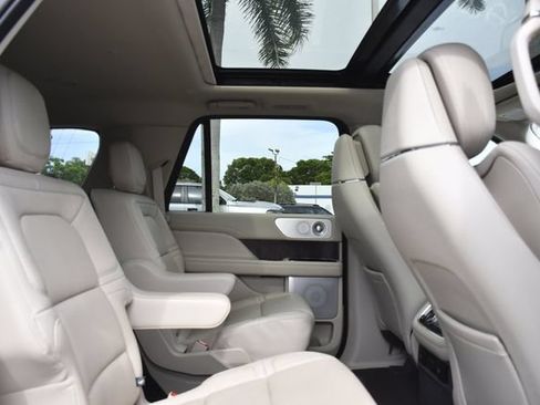 Used 2020 Lincoln Navigator L Reserve w/ Luxury Package AWD/4WD image 27