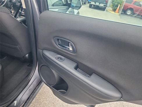 Used 2017 Honda HR-V LX image 25