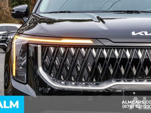 Used 2025 Kia Carnival EX image 12