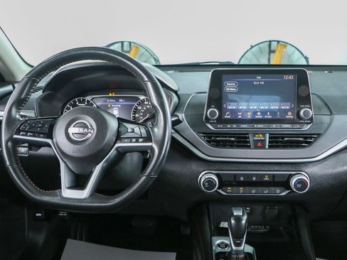Used 2024 Nissan Altima 2.5 SR FWD image 17