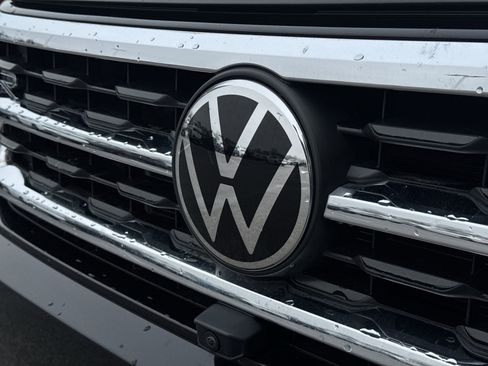 Certified 2023 Volkswagen Atlas Cross Sport SEL Premium R-Line image 32