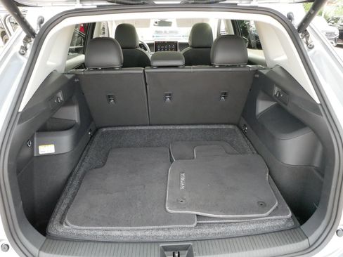 Certified 2025 Volkswagen Tiguan SE AWD/4WD image 18