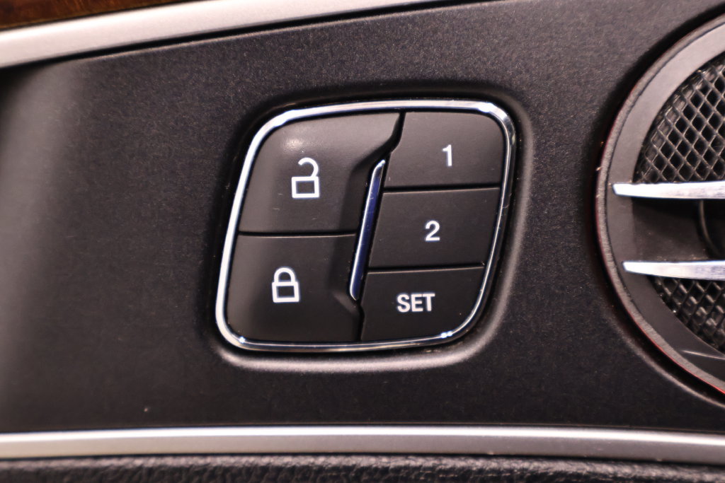 Used 2018 Lincoln MKZ Reserve w/ Climate Package AWD/4WD image 9