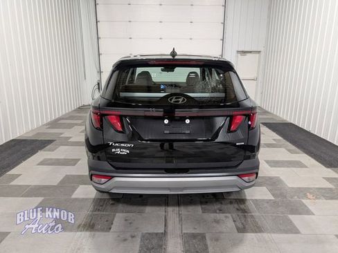 Used 2025 Hyundai Tucson SE image 3