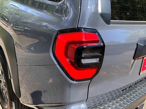 Used 2025 Toyota 4Runner SR5 AWD/4WD image 20