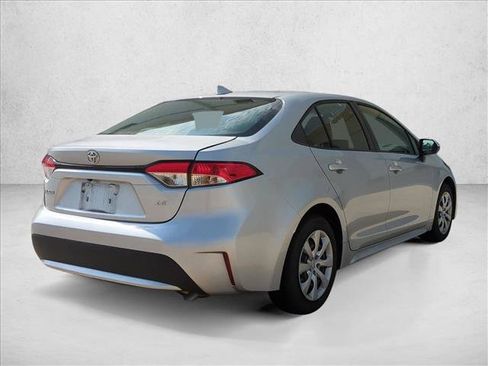 Certified 2022 Toyota Corolla LE FWD image 5
