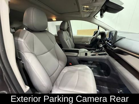 Used 2021 Toyota Sienna XLE image 15