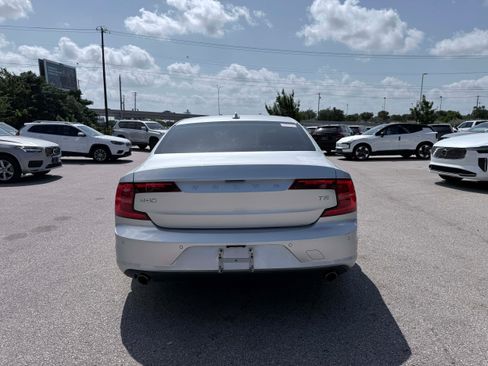 Used 2018 Volvo S90 T5 Momentum w/ Convenience Package FWD image 5
