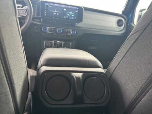 Used 2024 Jeep Gladiator Sport image 39