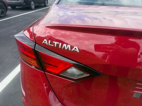 Used 2025 Nissan Altima 2.5 SV image 9