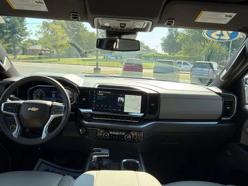 Used 2025 Chevrolet Silverado 1500 LTZ AWD/4WD image 15