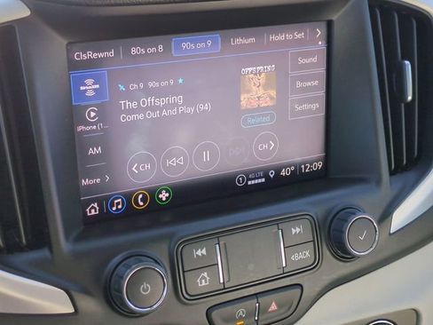 Used 2024 GMC Terrain SLT image 16