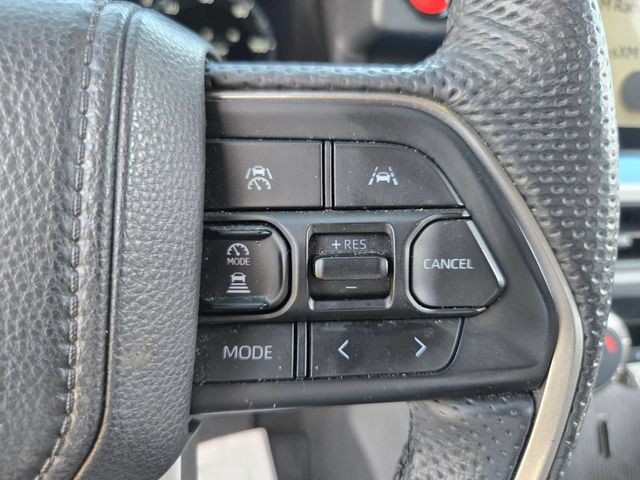 Used 2025 Toyota Tacoma TRD Off-Road AWD/4WD image 32
