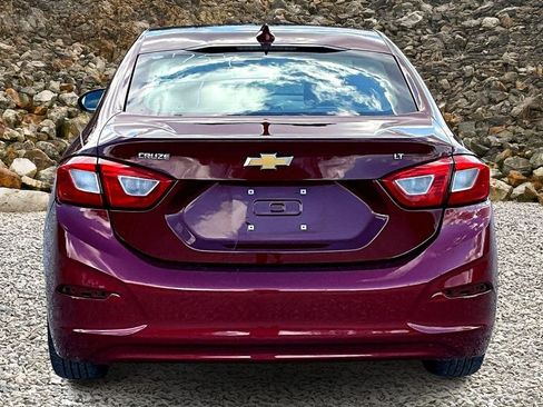 Used 2018 Chevrolet Cruze LT w/ Convenience Package image 4