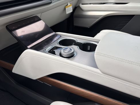 New 2026 Cadillac Vistiq Sport image 25