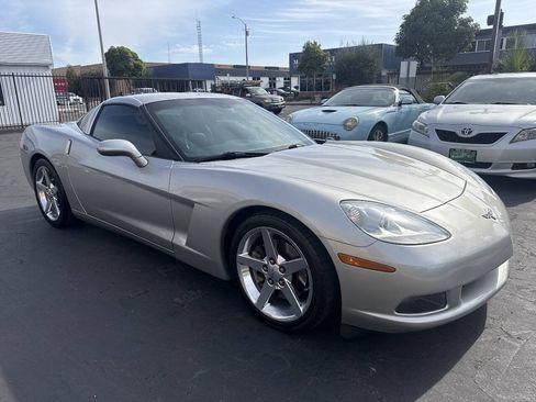 Used 2005 Chevrolet Corvette Coupe w/ Preferred Equipment Group RWD image 7