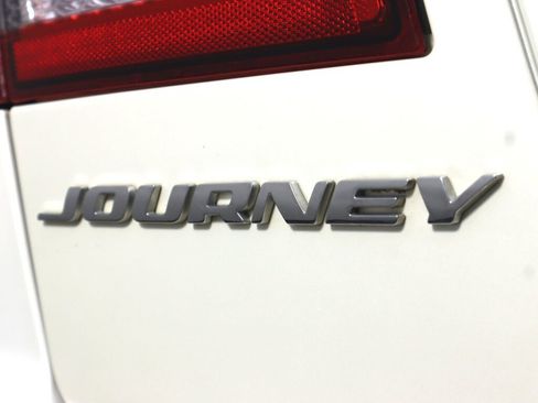Used 2018 Dodge Journey SXT FWD image 30