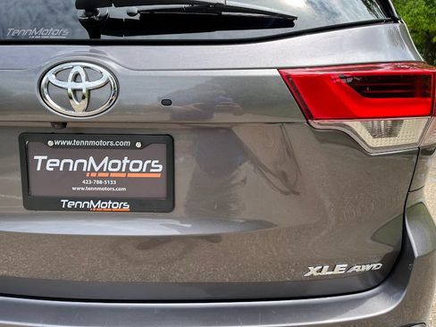 Used 2019 Toyota Highlander XLE AWD/4WD image 49