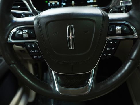 Used 2017 Lincoln Continental Select FWD image 18