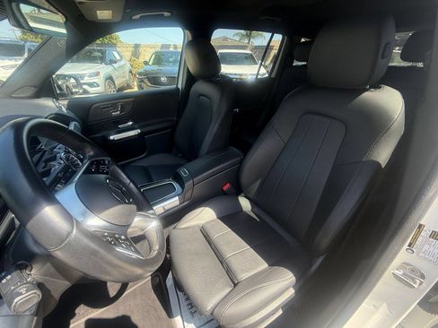 Used 2025 Mercedes-Benz GLB 250 image 35