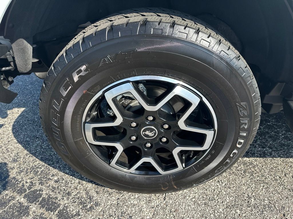 Used 2025 Ford Bronco Outer Banks AWD/4WD image 11
