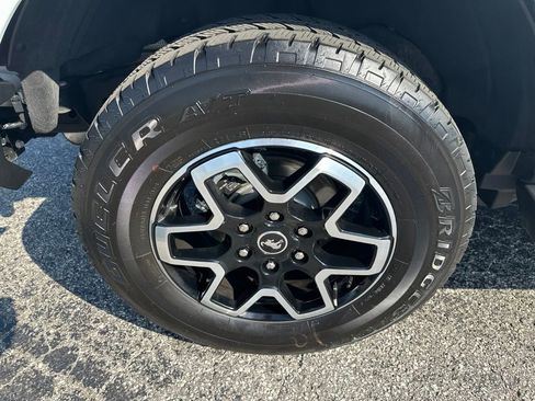 Used 2025 Ford Bronco Outer Banks AWD/4WD image 11