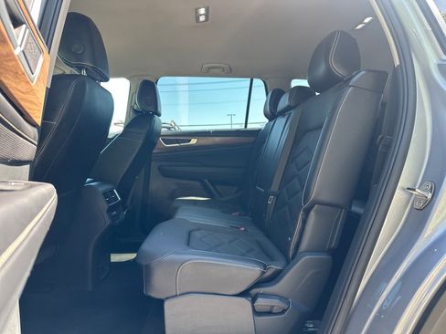 Certified 2025 Volkswagen Atlas SE AWD/4WD image 19