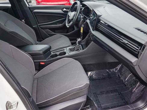 Used 2025 Volkswagen Jetta Sport image 15