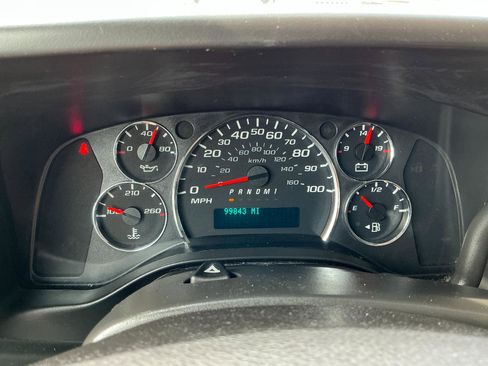 Used 2016 Chevrolet Express 2500 RWD image 12