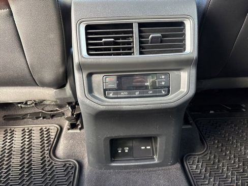 Used 2024 Volkswagen Atlas SEL Premium R-Line image 32