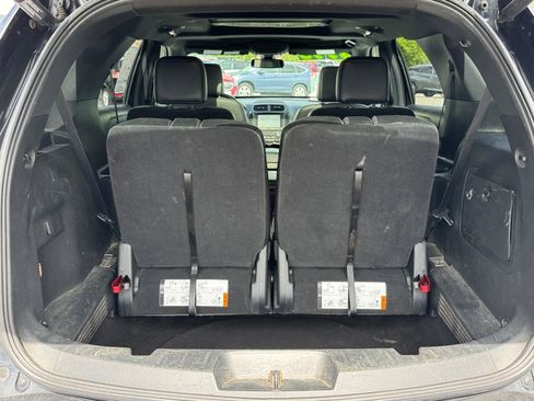 Used 2018 Ford Explorer XLT w/ XLT Appearance Package AWD/4WD image 5
