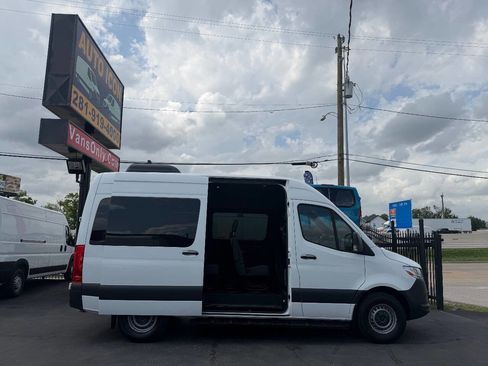 Used 2023 Mercedes-Benz Sprinter 1500 image 6