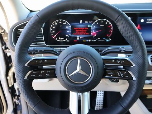 New 2026 Mercedes-Benz GLS 450 4MATIC image 33
