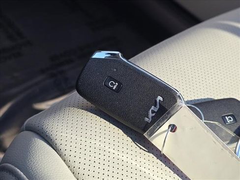 Used 2024 Kia Sportage EX image 25