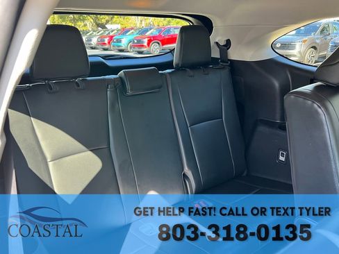 Used 2022 Toyota Highlander XLE image 29