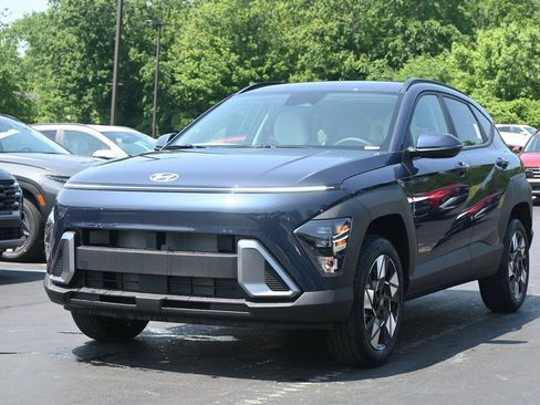Used 2025 Hyundai Kona SEL image 2