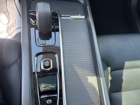 Certified 2024 Volvo XC60 B5 Core w/ Protection Package Premier AWD/4WD image 24