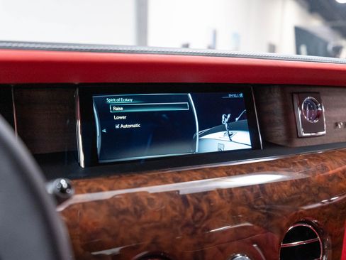 Used 2019 Rolls-Royce Phantom Sedan RWD image 53